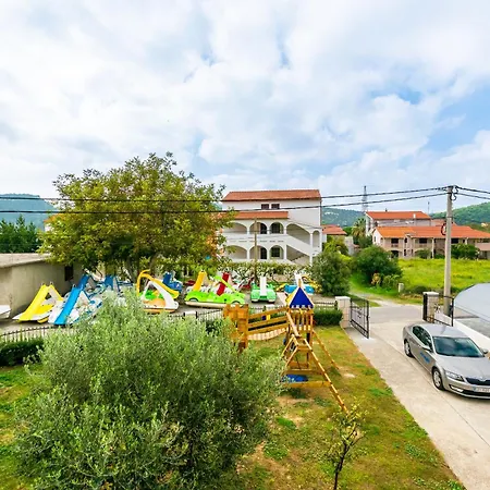 Ivan I Marija Apartament Lopar
